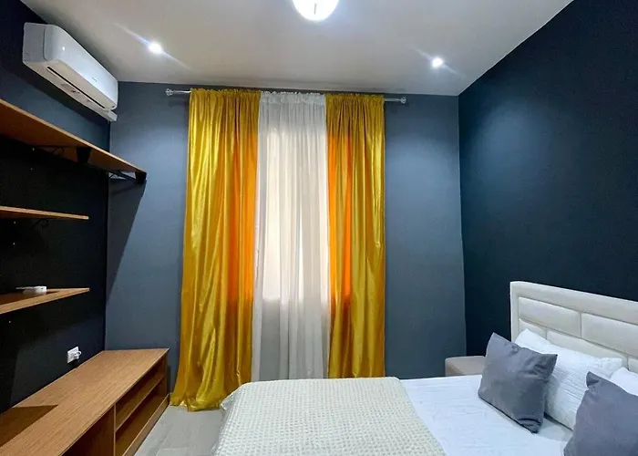 Blloku Center * ティラナ