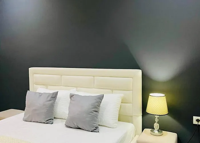 Blloku Center * ティラナ